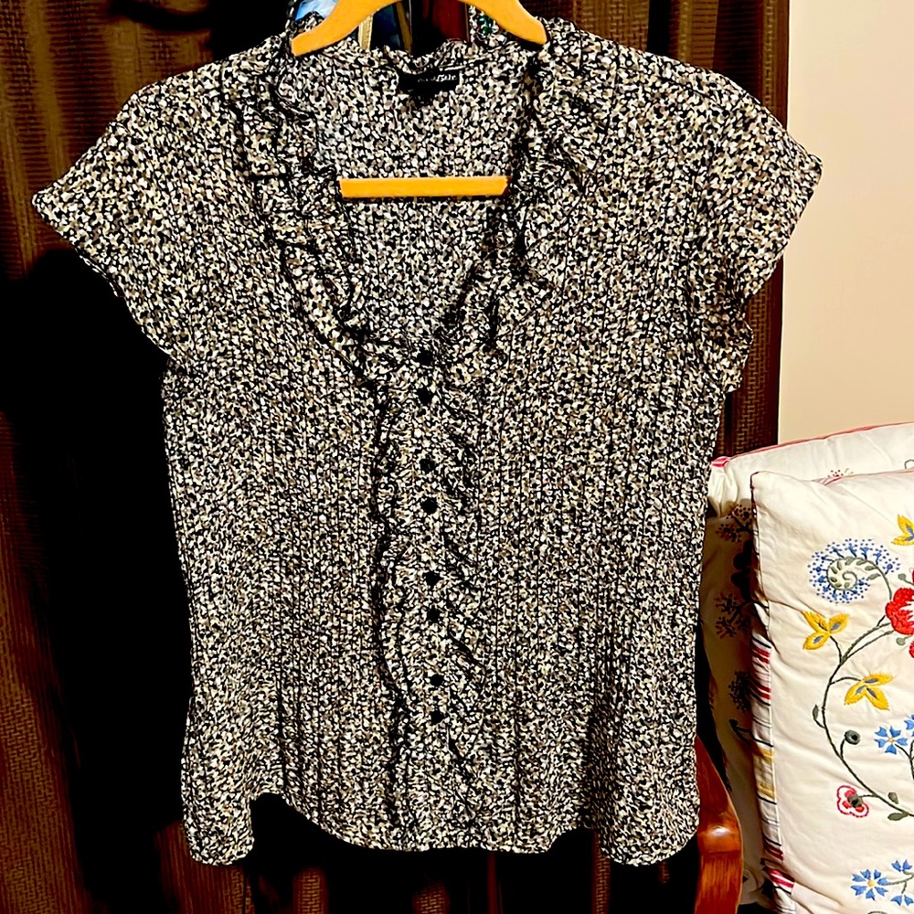 Women’s blouse size M